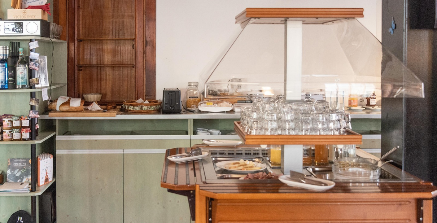 Frühstück-Buffet im Hôtel de l'Aigle Frühstück-Buffet im Hôtel de l'Aigle